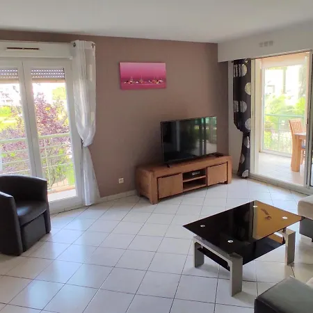 Avec Piscine Apartment